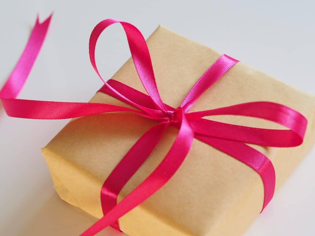 Grenzüberschreitende Erbschaften und deutsche Steuern: Die weltweite Weitergabe von Vermögen kommt oft wie ein Geschenk 🎁 vor, doch für internationale Nachlässe gelten besondere Regelungen. Deutsche Steuerfreibeträge werden unterschiedlich angewendet, je nachdem, ob der Verstorbene oder der Erbe im Ausland lebt.